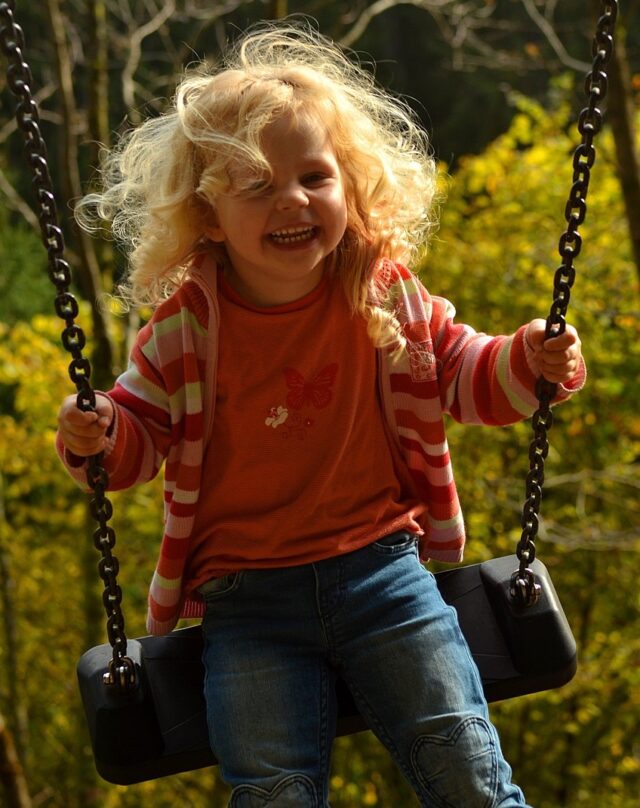 maedchen-schaukel